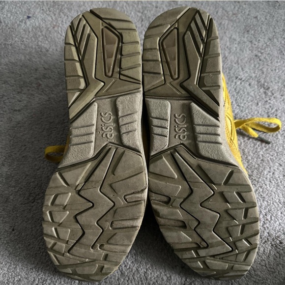 ASICS - Picture 2 of 4